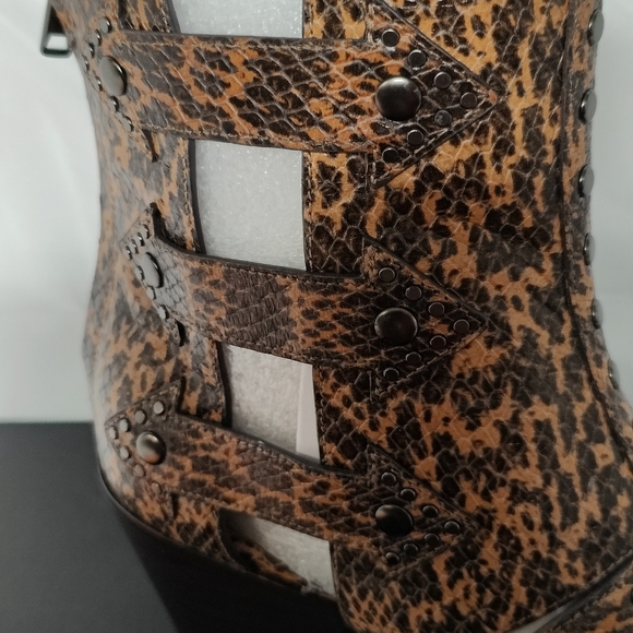 NWT Coach Phoebe studded Snakeskin print boots - Picture 3 of 14